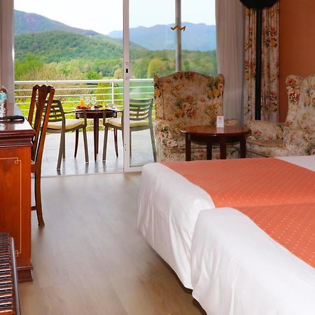 Hotel Riu Fluvia Olot Exteriör bild