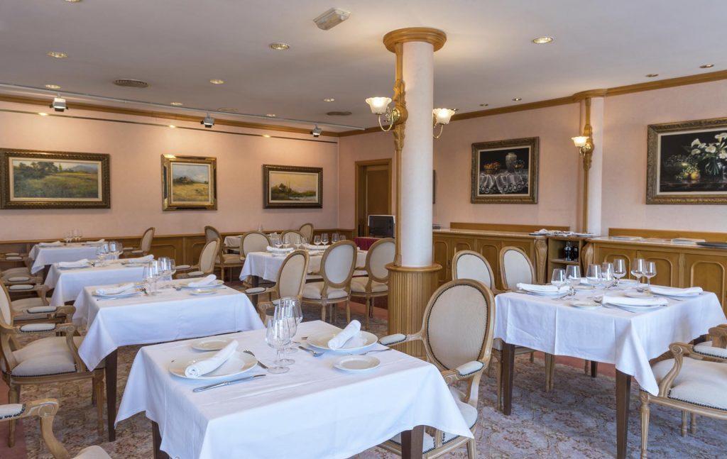 Hotel Riu Fluvia Olot Exteriör bild