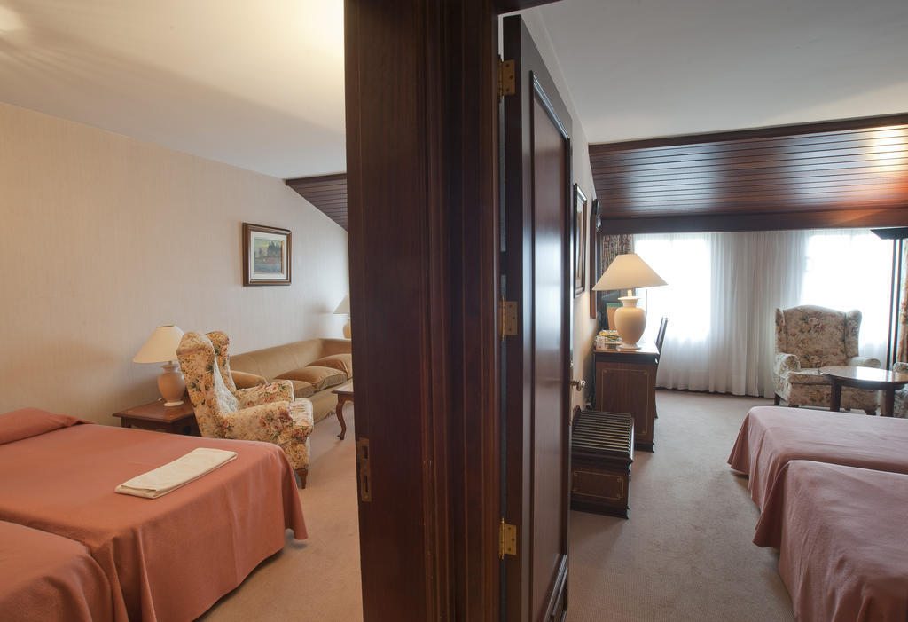 Hotel Riu Fluvia Olot Exteriör bild